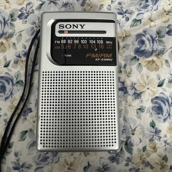 Sony ICF-S10MK2 Pocket AM/FM Radio Portable Silver Tested Working *READ*. - Picture 1 of 7